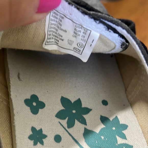 City Sneaks Hand Painted Shield and Hydra 12 - Picture 2 of 7